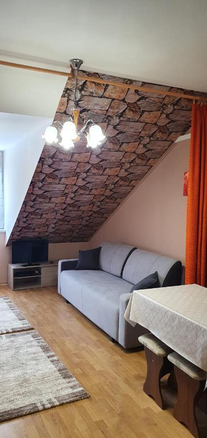 Venusz Apartman Cserkeszőlő Eksteriør bilde