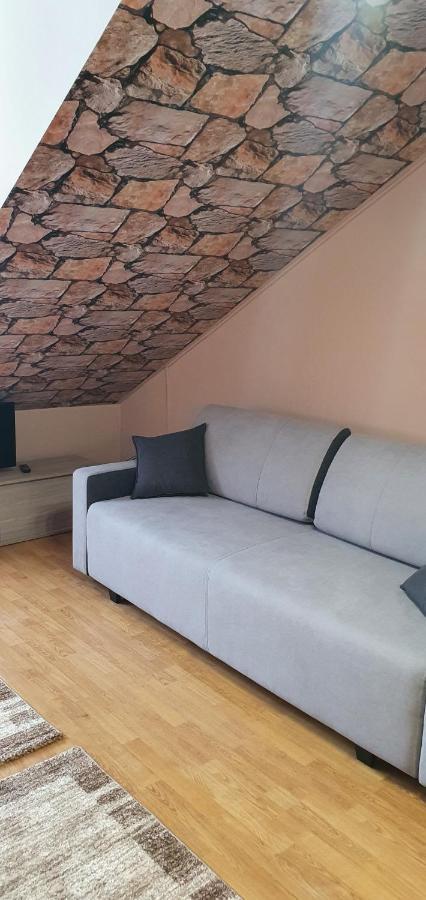 Venusz Apartman Cserkeszőlő Eksteriør bilde