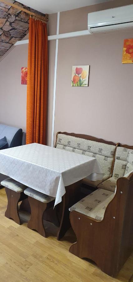 Venusz Apartman Cserkeszőlő Eksteriør bilde