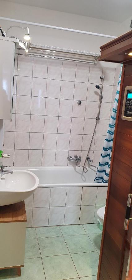 Venusz Apartman Cserkeszőlő Eksteriør bilde