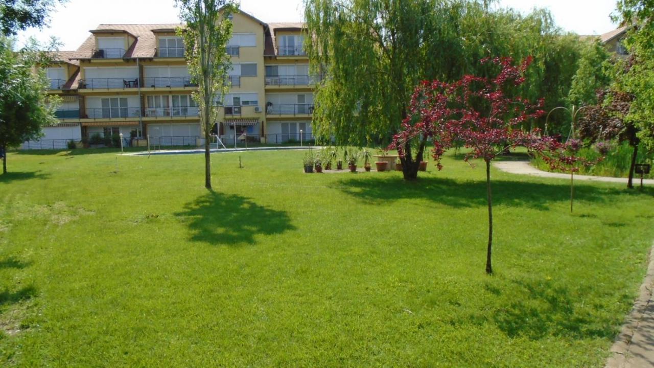 Venusz Apartman Cserkeszőlő Eksteriør bilde